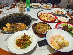 -雪乡人家东北菜·铁锅炖一切(高斯路店)