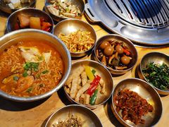 十道正宗韩国小菜-金顺韩式烤肉·网红烤肉店(广利路店)