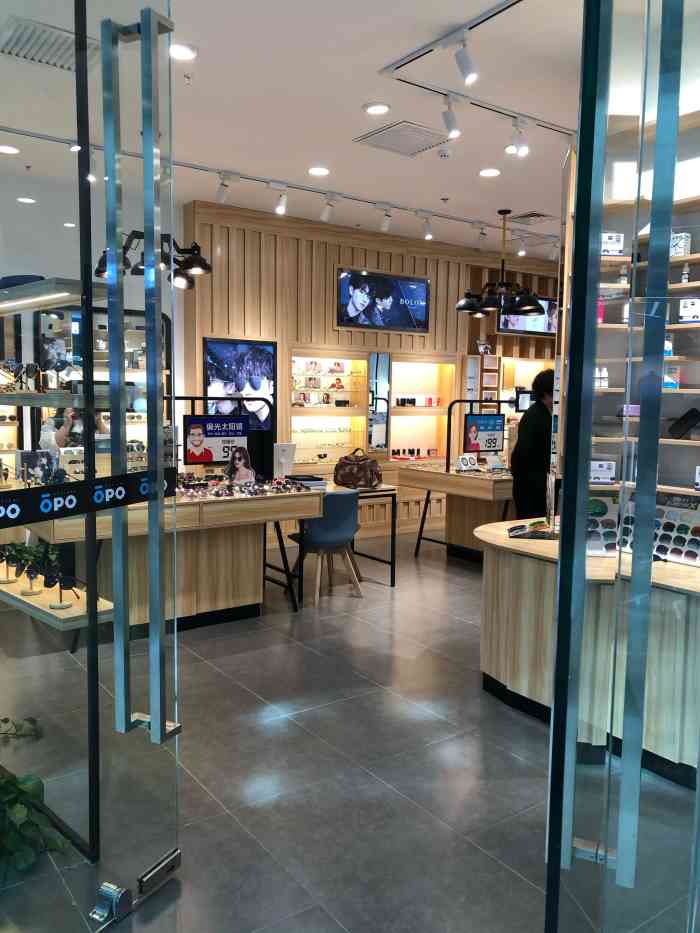 王鹏眼镜(车城万达店)