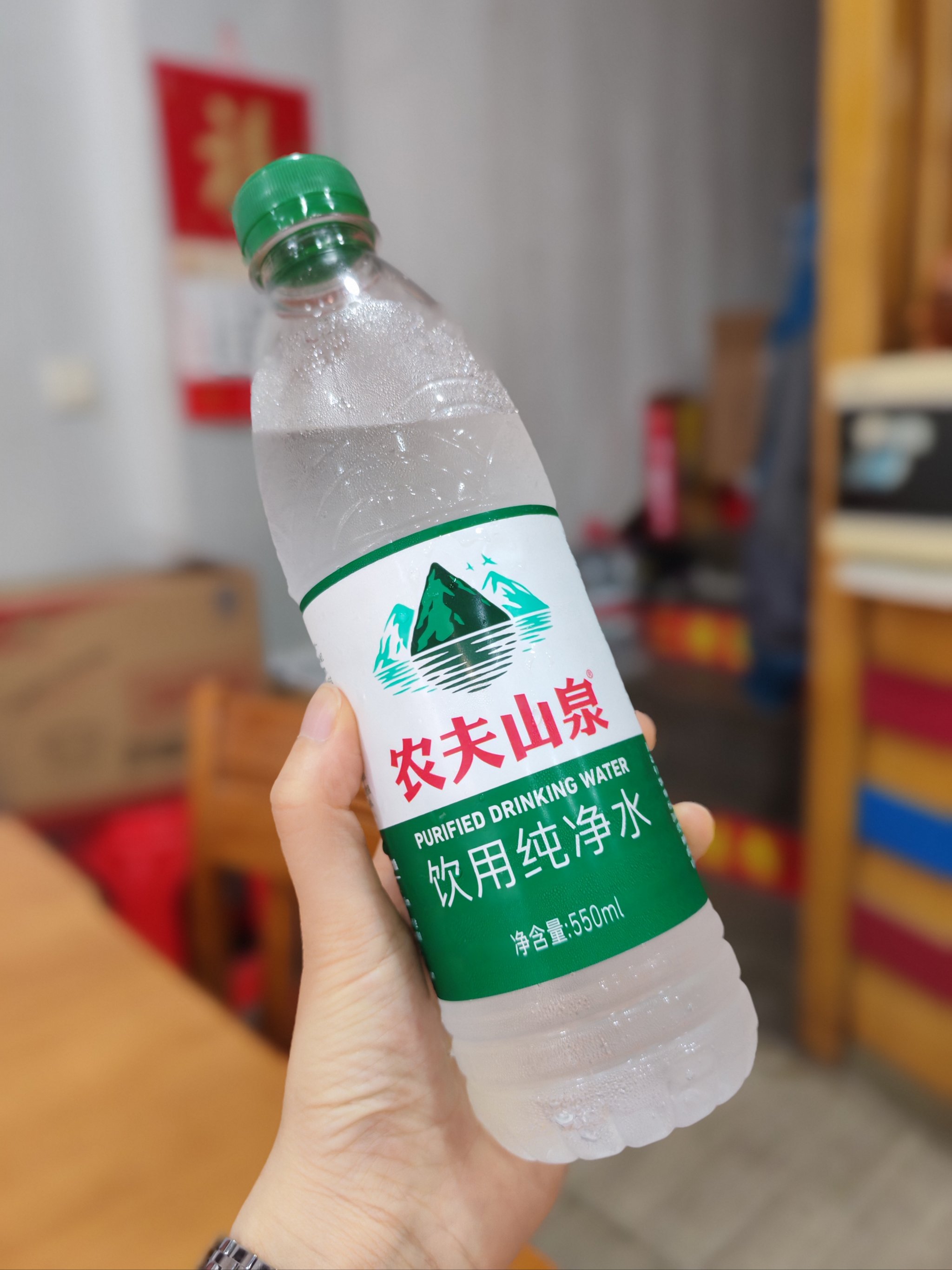 绿莹矿泉水图片