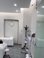 -苗方清颜专业祛痘·皮肤管理