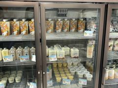 面包甜点陈列柜-白色日记·手作酸奶(麦凯乐店)