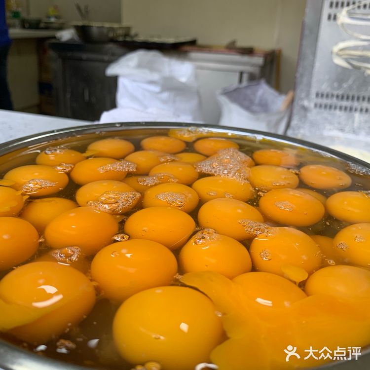 草鸡蛋糕这么好吃，排队也值了