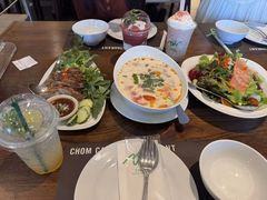 -Chom Cafe and Restaurant