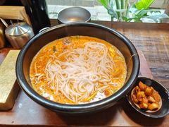-银米·云南传统过桥米线(双廊黑金冠店)