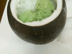 -志龙皇冠吃货椰子铺