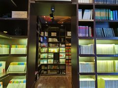 -钟书阁(松江泰晤士小镇店)