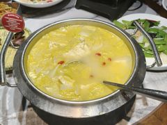 -东口码头·烧鸽子·鱼头泡饼·地方菜(金鹰悦城店)