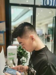 -曼都发型