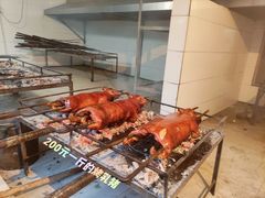 -黄记四更烤乳猪店