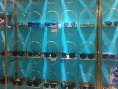 -英伦眼镜蔡司依视路折扣店(通州万达店)