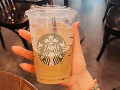 -星巴克臻选(周浦万达店)