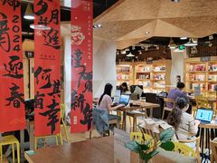 -新华里咖啡书吧(新华书店小寨店)