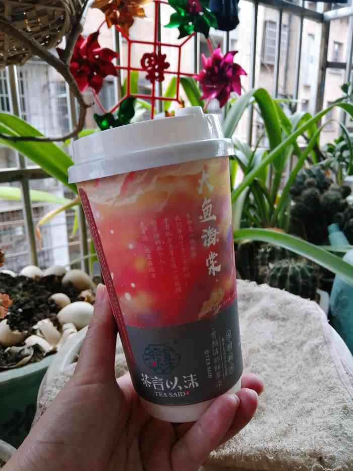 茶言以沫-"这个红颜拿铁貌似是店里的招牌,我朋友点的.