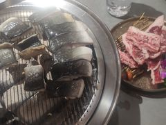 -围炉肉舍•炭烤活鳗•丹东海鲜烤肉(步行街店)