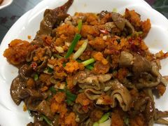 咋胡椒炒肥肠-谭家菜农夫山庄