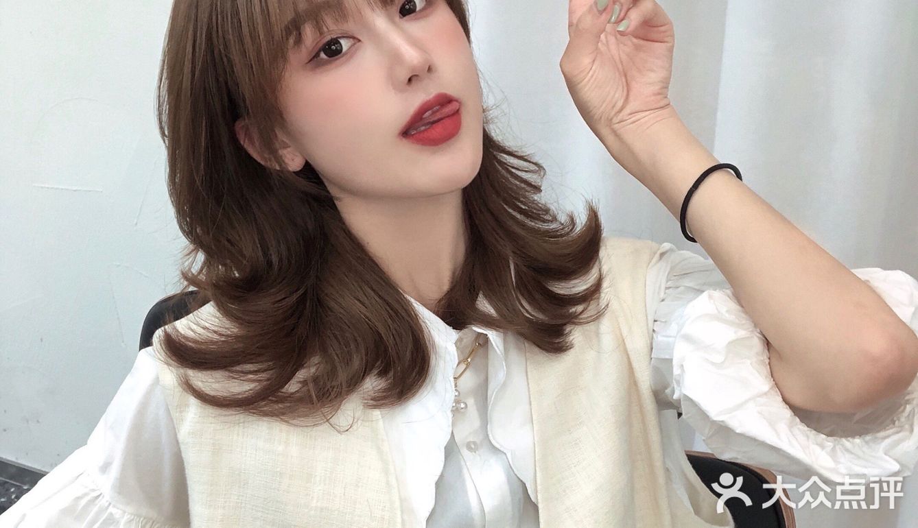 帮表妹从新设计的发型发色