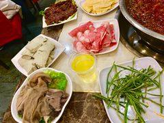 涮毛肚-朱氏胖子烂火锅(洪崖洞店)