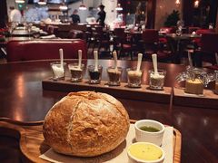 餐前面包-恰餐厅及酒吧 CHAR Bar & Grill (北京丽都皇冠假日店)