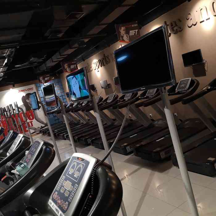 鼎龙健身房(万达店)-"环境还不错,很新刚开一年,环境没的说,洗.