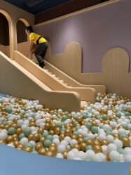 -奈尔宝家庭中心·亲子早教·派对餐厅(北京东坝万达店)