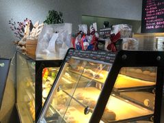 面包甜点陈列柜-啊噗吐呦现场烘焙(麦凯乐店)