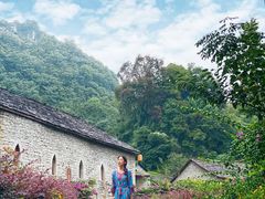 -高荡千年布依古寨旅游景区