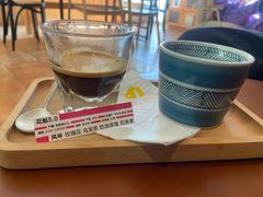 -彳亍咖啡·这里(水湾路店)
