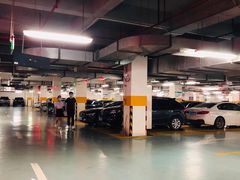 -奥特莱斯停车场