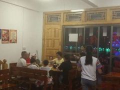 大堂-古城苗家土菜馆(河景餐厅店)