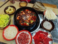 -钱摊摊安顺夺夺粉火锅(宏大广场店)