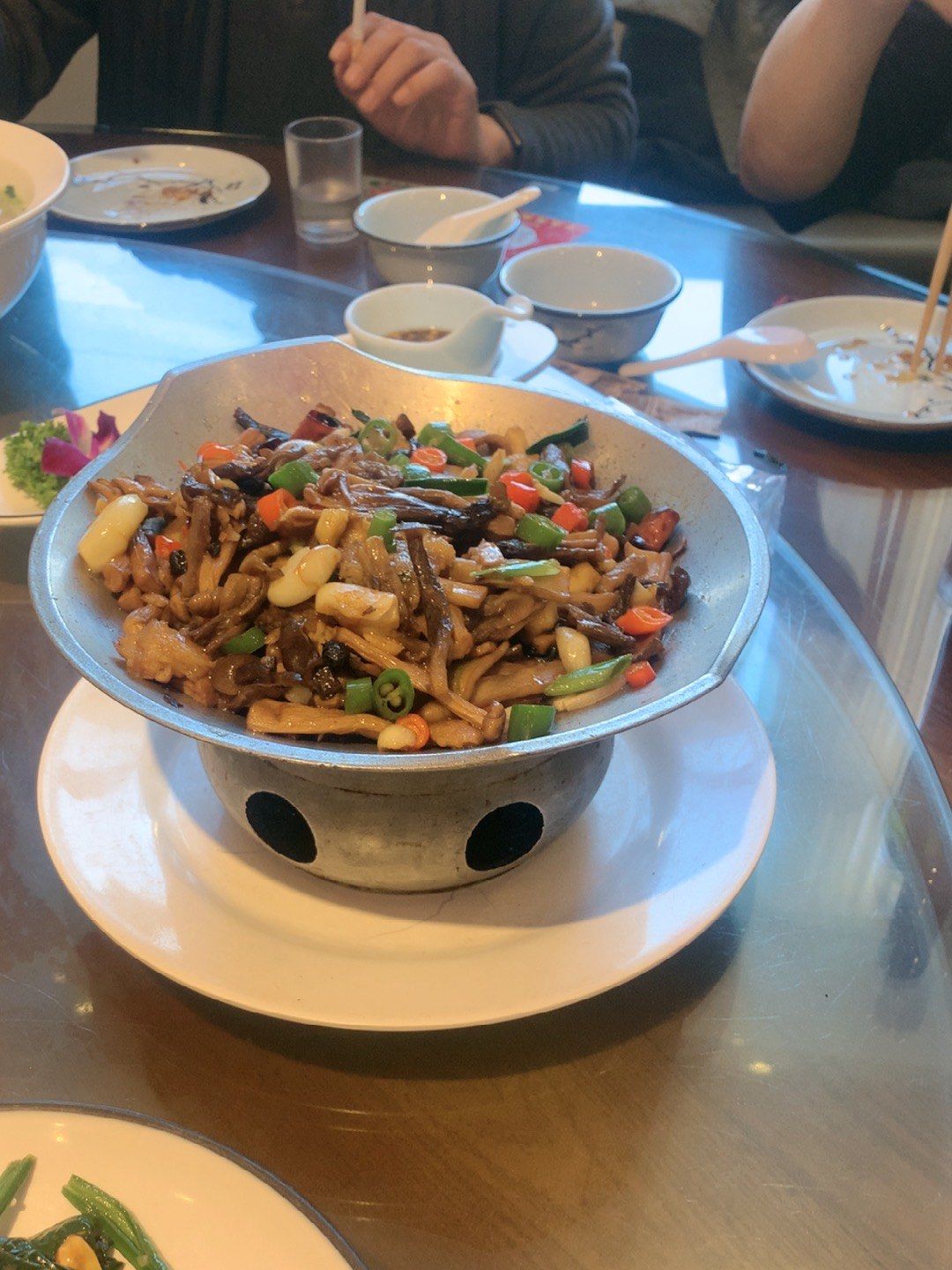 干锅三菌好吃 里面有海鲜菇特别好吃 爆肚