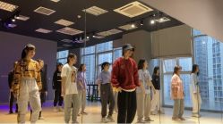 -DL专业爵士舞街舞工作室