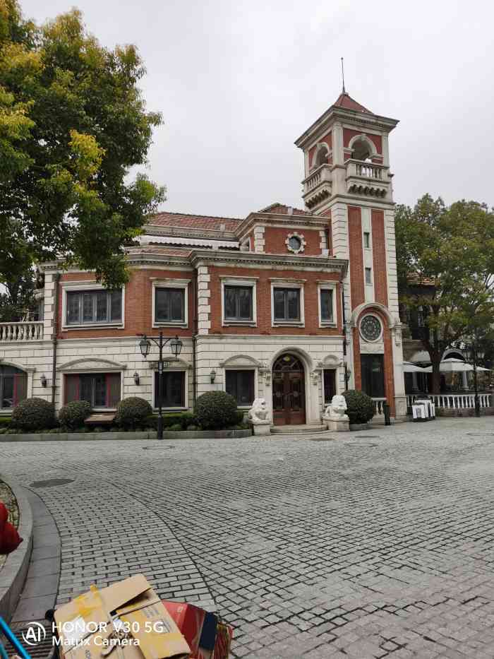 多伦路文化名人街-"四川北路上的一条特色街 原本这条街卖字画.
