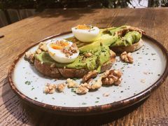 牛油果煮蛋吐司-RAC BAR(安福路店)