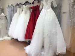 -觅白婚纱礼服馆