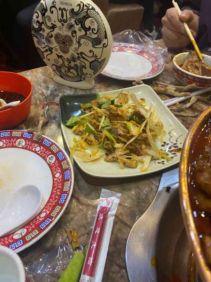 陈家屯火锅鸡(红星路店)-"[薄荷]环境:店面比较干净,位于马路边.