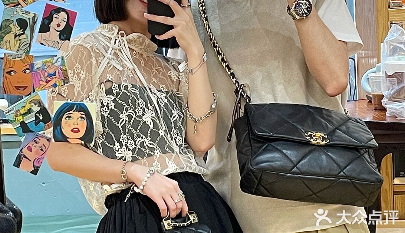 一人一个！体验一下2⃣️折买香奈儿的快乐💃