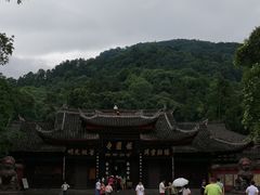 -峨眉山报国寺