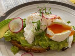 牛油果温泉蛋吐司-O'mills Sourdough Bakery&Bistro(永嘉路店)