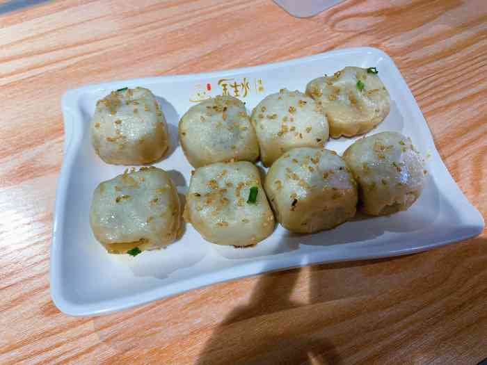 金生水生煎(千山路店)-"吃生煎包要趁热吃,薄薄的皮,被热气撑起,.