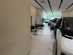 -理想汽车(世纪汇店)
