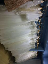 -觅白婚纱礼服馆