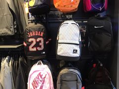 -NIKE品牌体验店(金源新燕莎店)