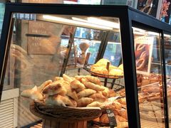 面包甜点陈列柜-Dough&Joe团憩(瑞虹天地月亮湾店)