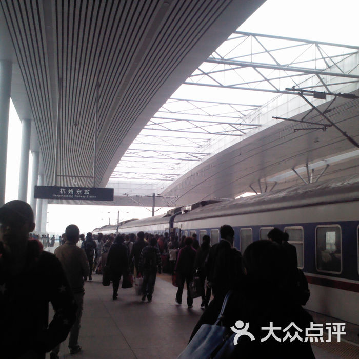 杭州东站T169次列车图片