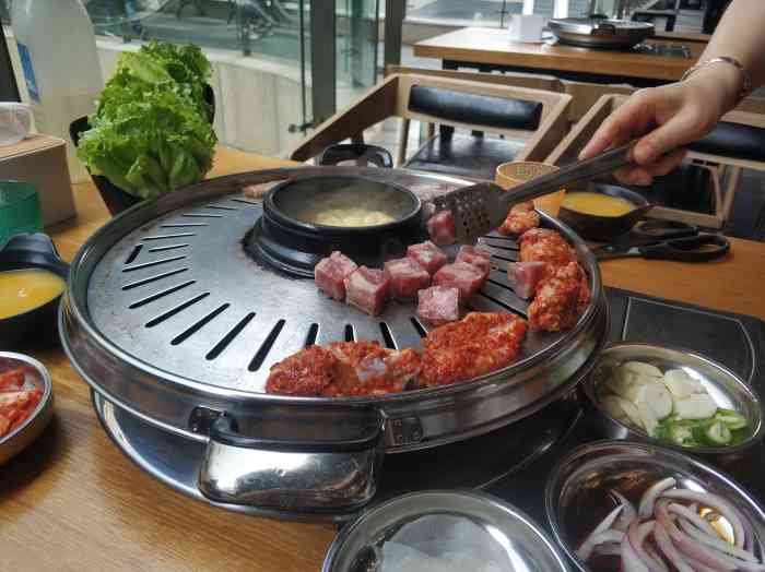 韩国本味烤肉专家-"上周跟同事去吃的烤肉 因为健身太缺油脂了.
