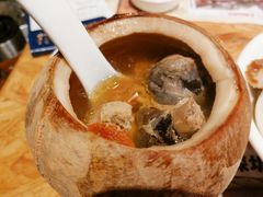 椰皇炖乌鸡汤-陈鹏鹏潮汕菜(欢乐海岸 海边景观店)