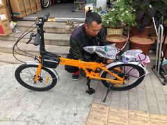 -道路口单车爱瓦士dahon大行