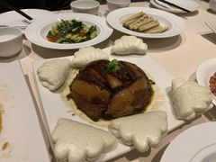 霉干菜扣肉配荷叶饼-唐拉雅秀酒店-唐苑中餐厅